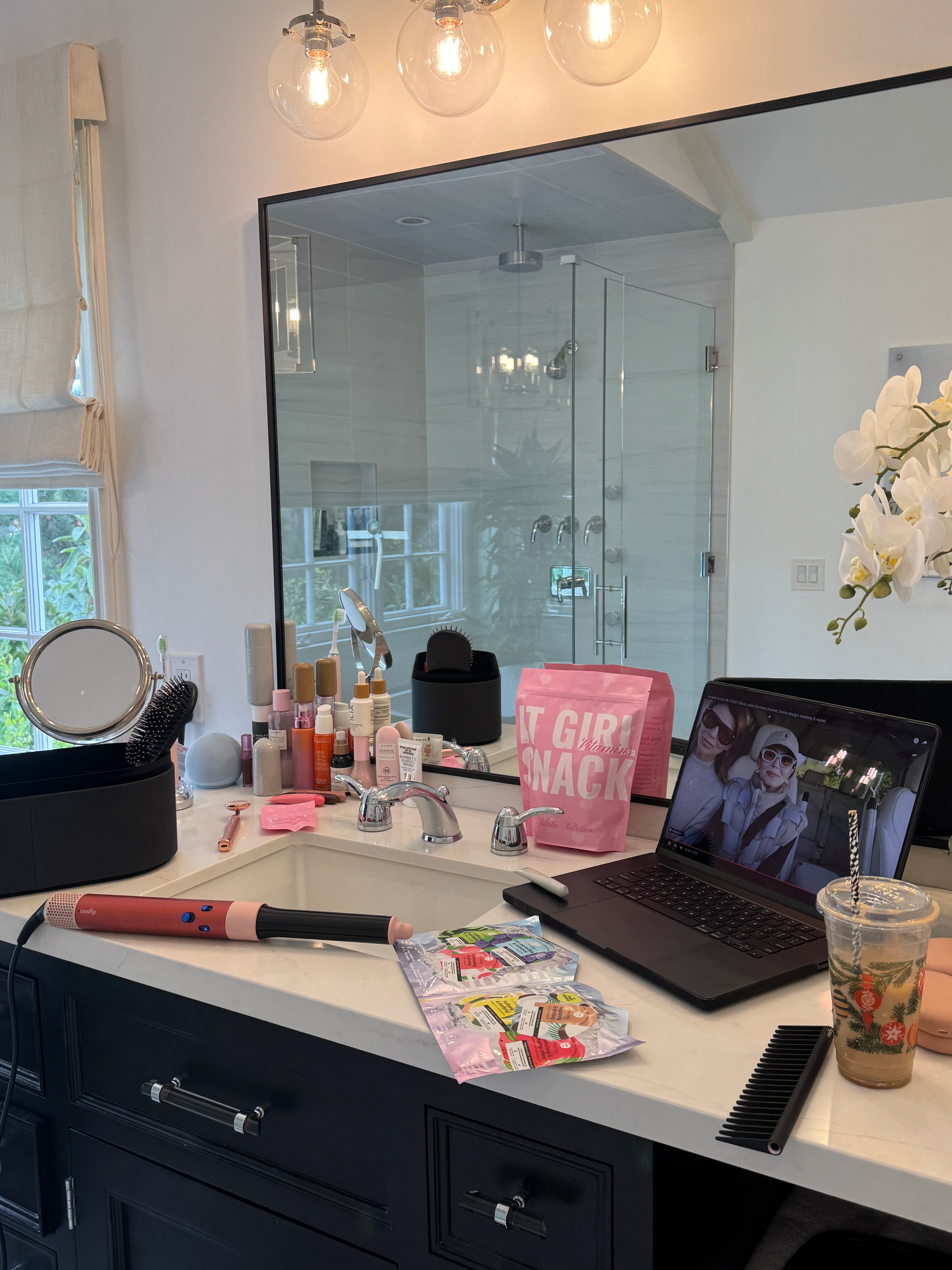 It Girl Snack - Superfoods Greens Gummies in Pink Starburst Flavor