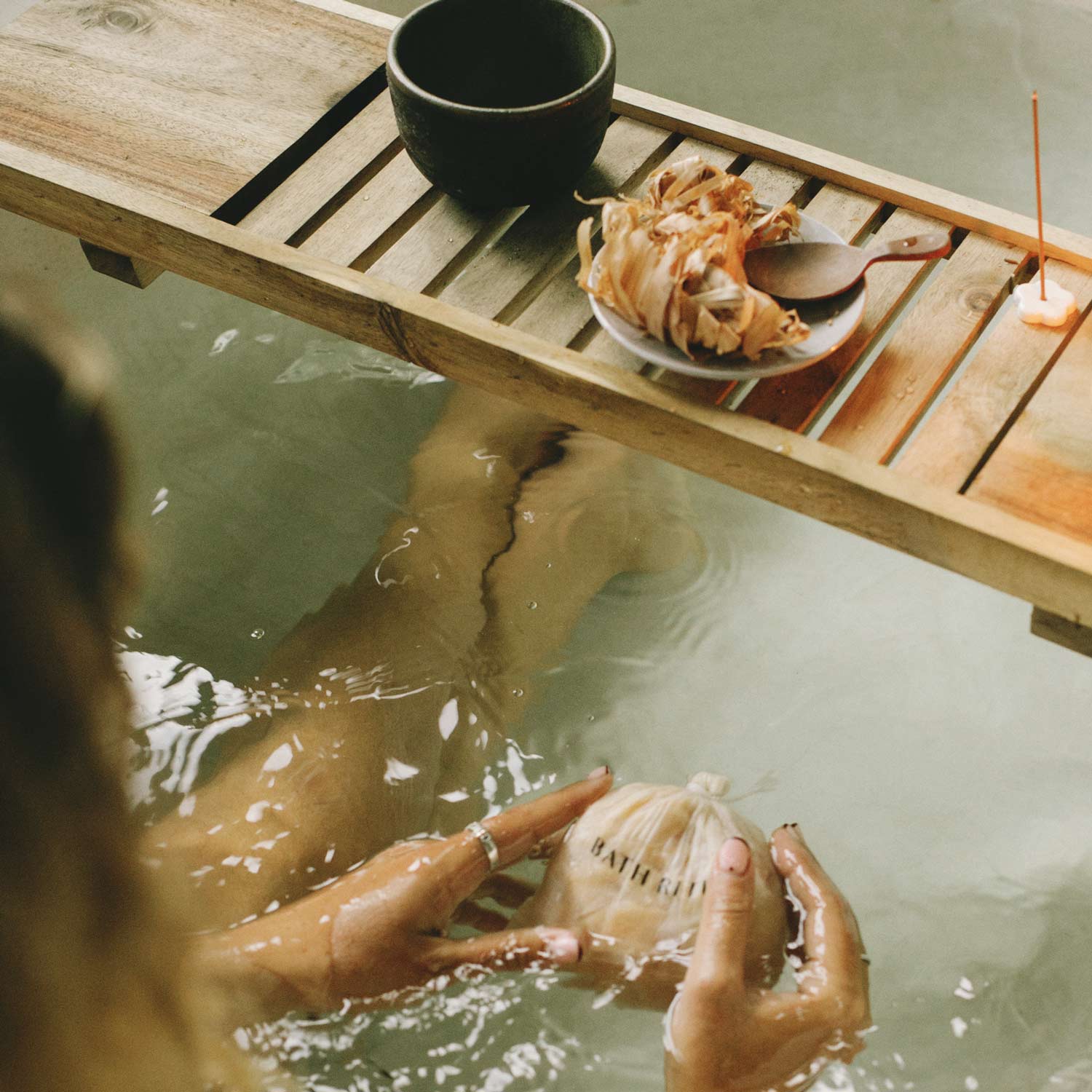 A Moment of Her Gift Set CEDAR AND MYRRH