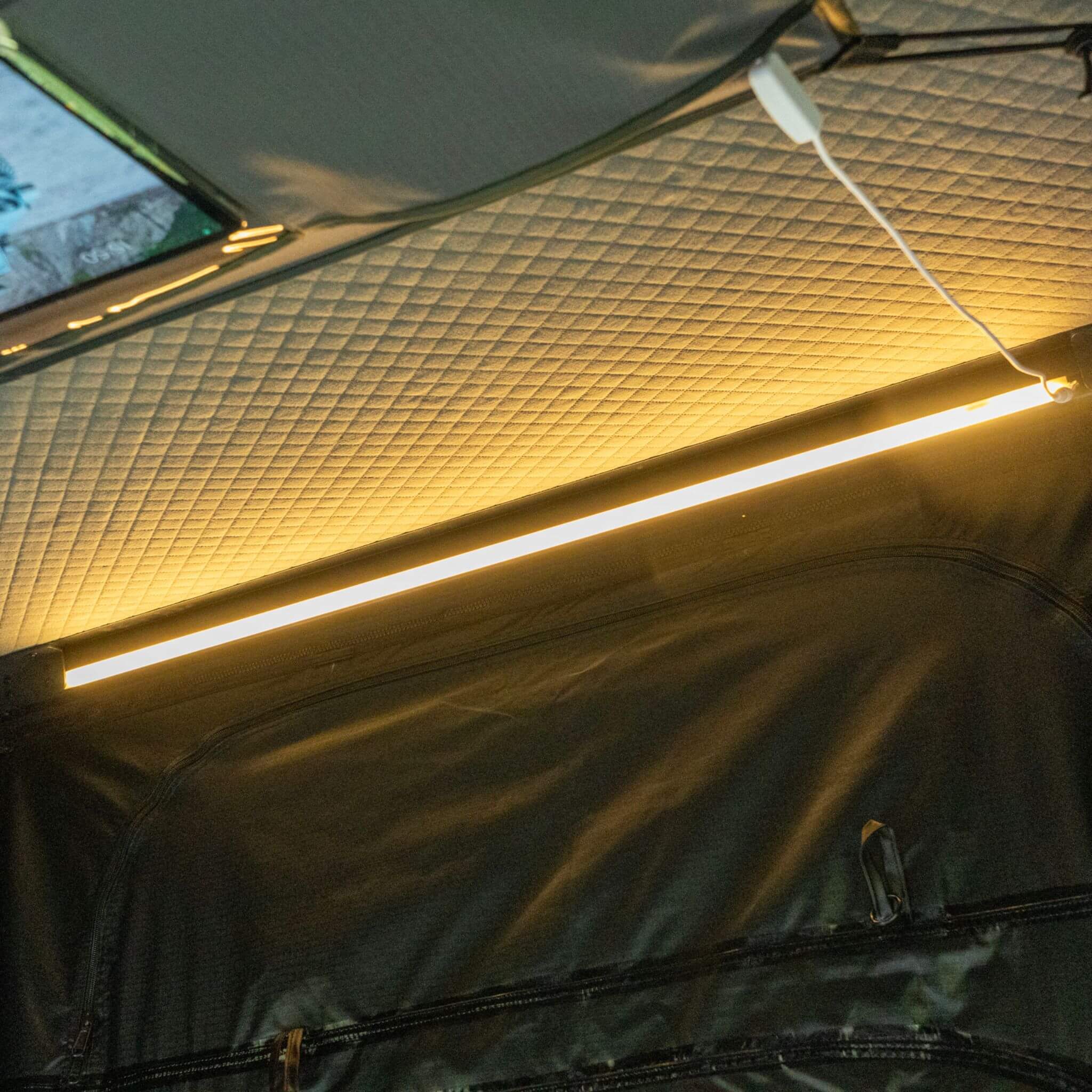 Heavy Duty 2 - 3 Person Hardshell Rooftop Tent With Ladder (SAK93120) SAKSBY WHOLESALE