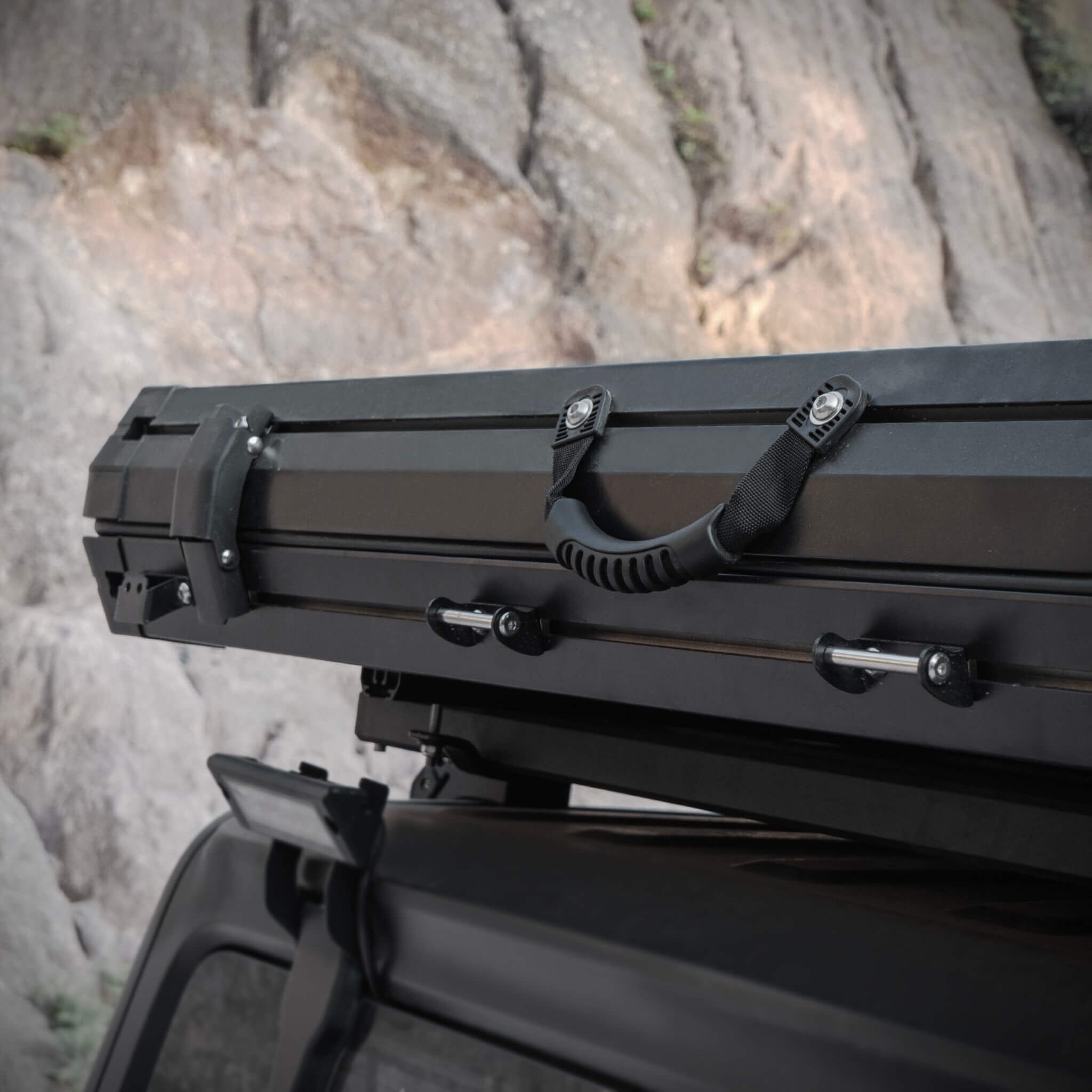 Heavy Duty 2 - 3 Person Hardshell Rooftop Tent With Ladder (SAK93120) SAKSBY WHOLESALE