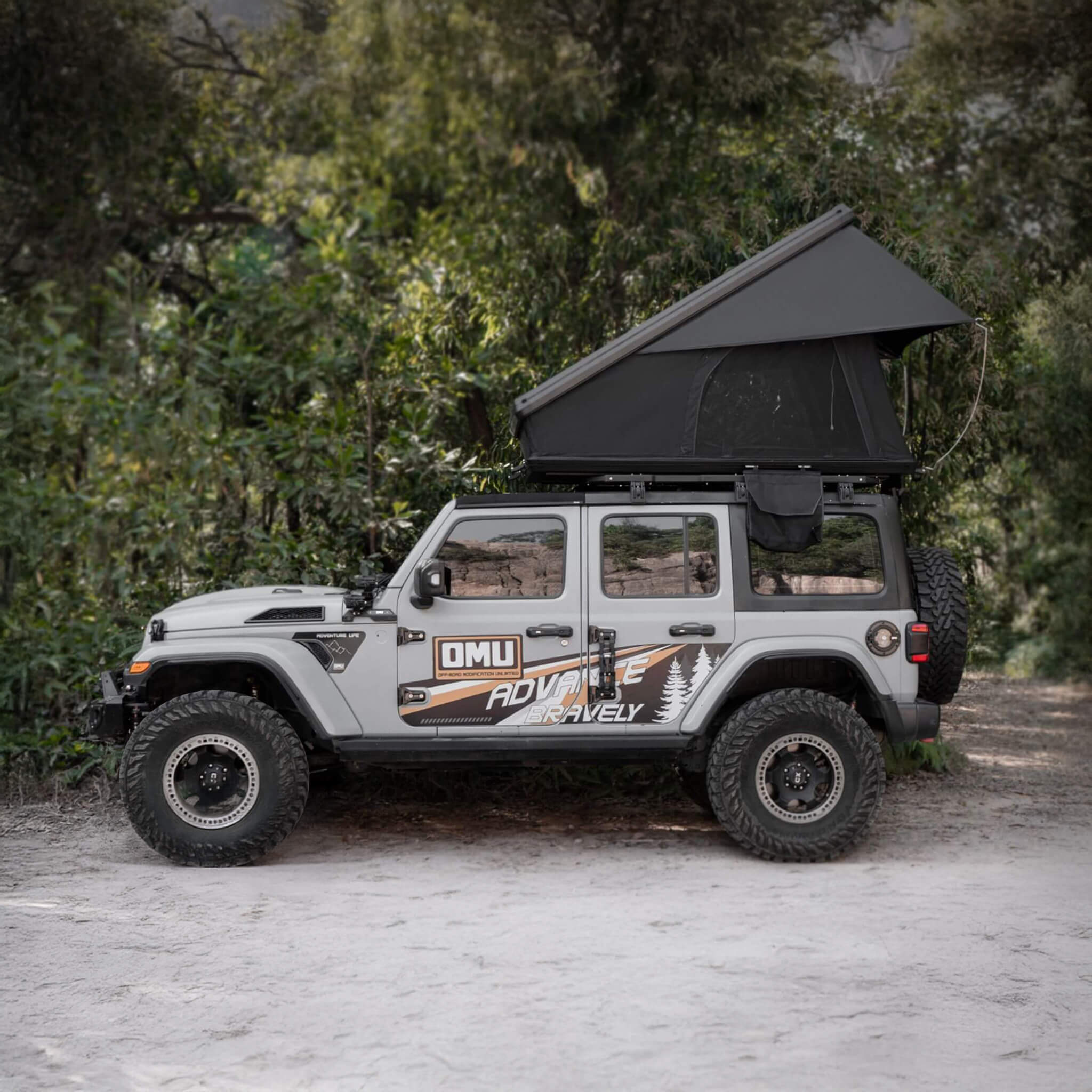 Heavy Duty 2 - 3 Person Hardshell Rooftop Tent With Ladder (SAK93120) SAKSBY WHOLESALE