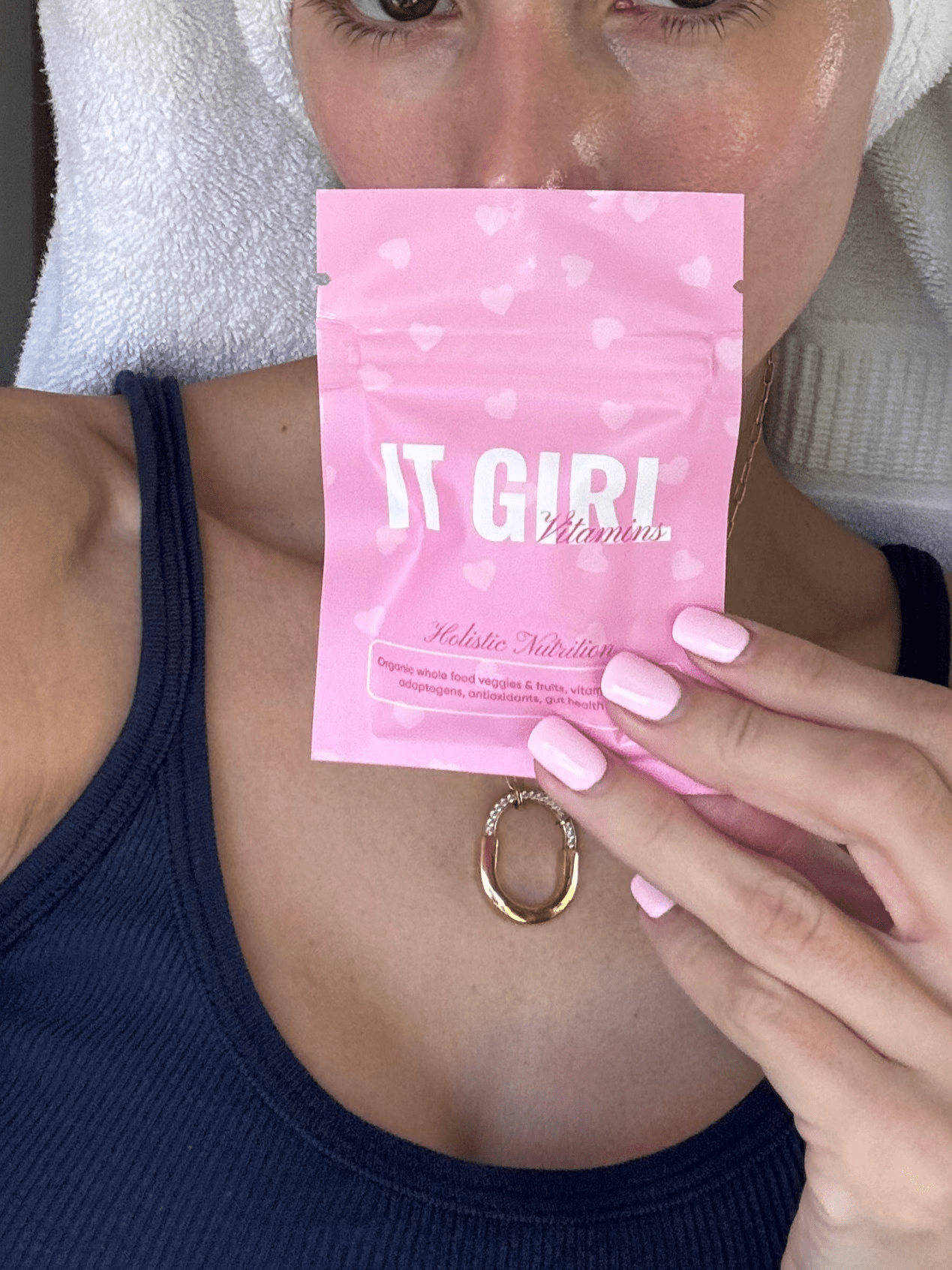 It Girl Snack - Superfoods Greens Gummies in Pink Starburst Flavor It Girl Vitamins