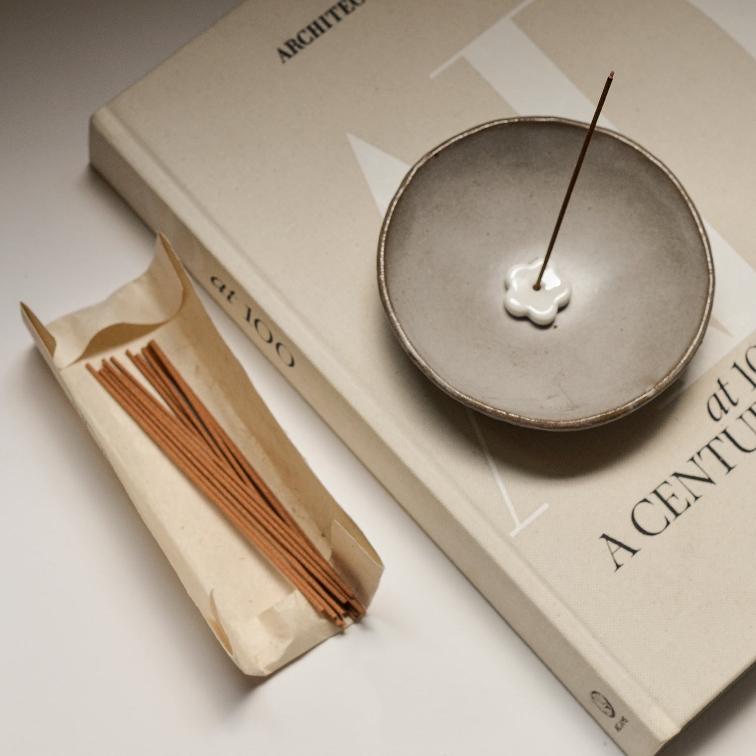 Palo Santo Incense Stick Set – 30 Sticks with Ceramic Holder CEDAR AND MYRRH