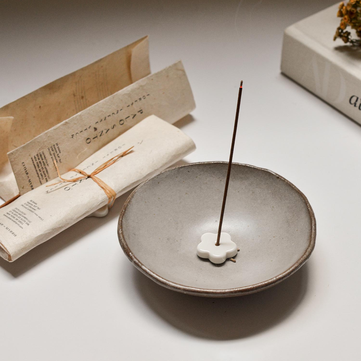 Palo Santo Incense Stick Set – 30 Sticks with Ceramic Holder CEDAR AND MYRRH
