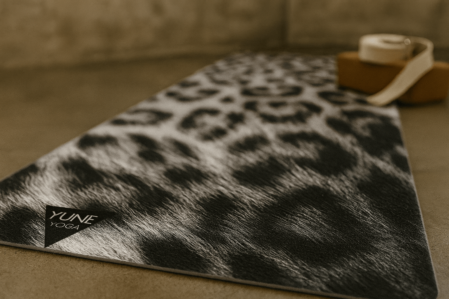 Snow Leopard Print Sustainable Yoga Mat – Ultra Grip + Eco PER | Yune Yune Yoga