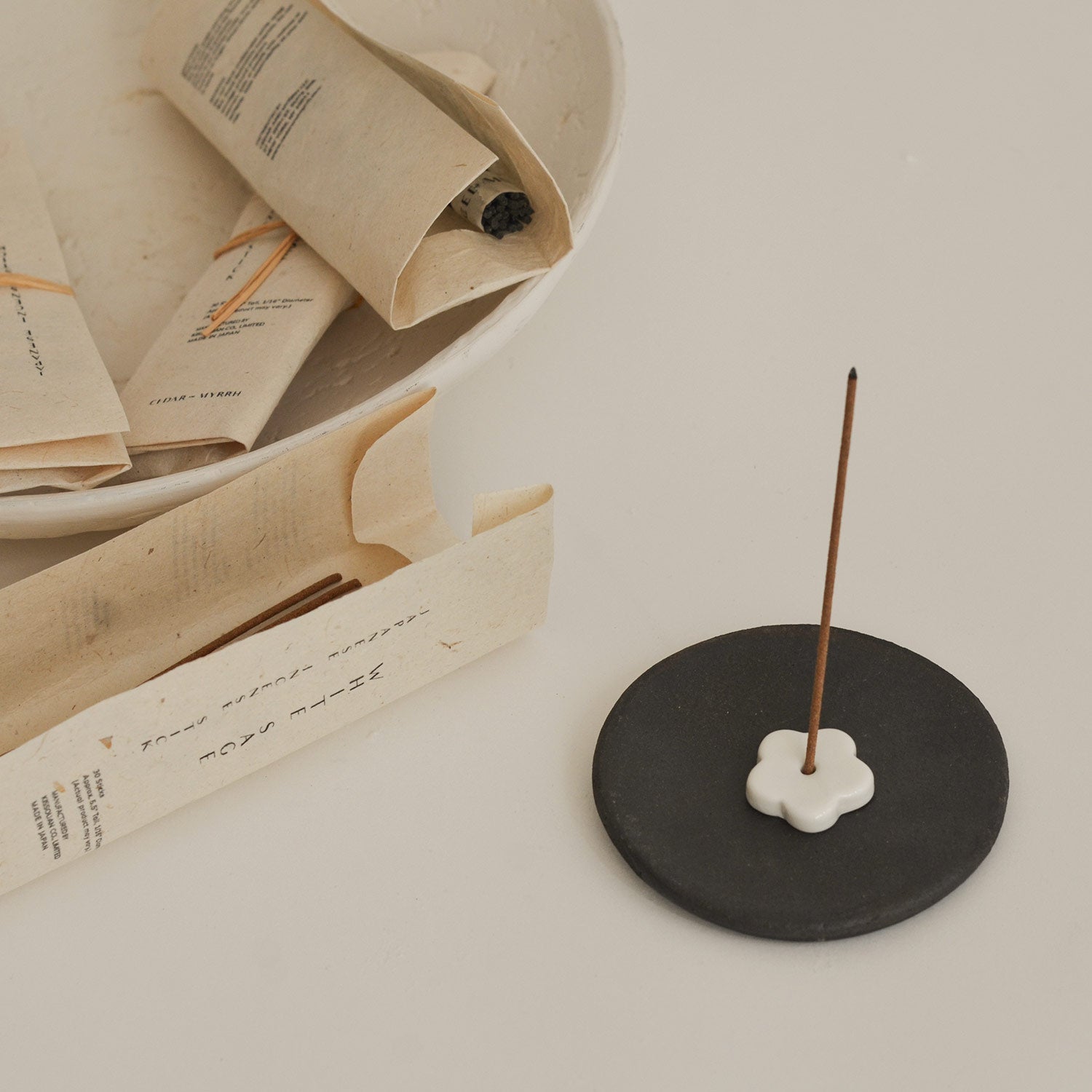 White Sage Japanese Incense Stick Set – 30 Sticks with Ceramic Holder CEDAR AND MYRRH