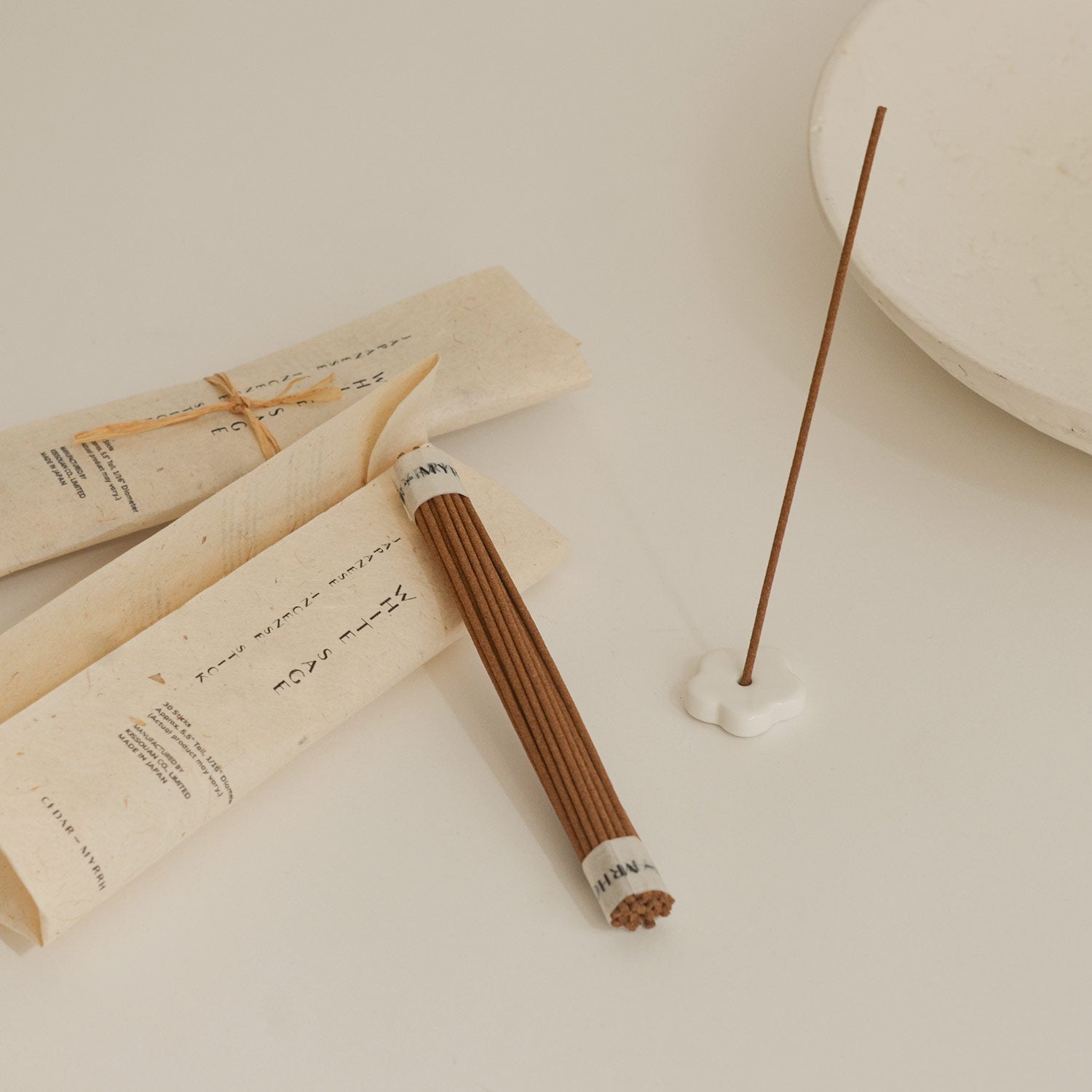 White Sage Japanese Incense Stick Set – 30 Sticks with Ceramic Holder CEDAR AND MYRRH