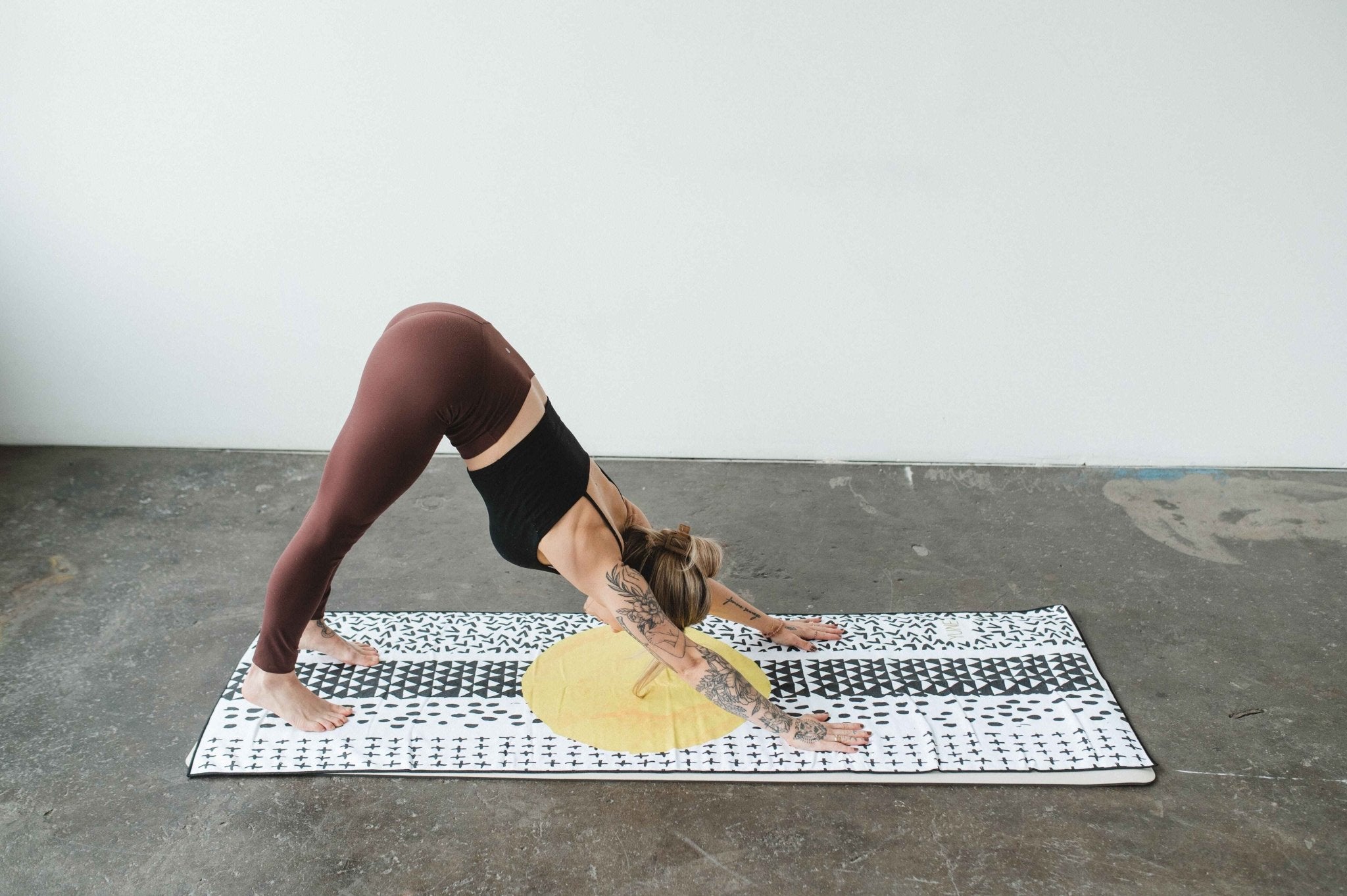 Yoga Towel | Non Slip Silicon Nubs | Absorbent Microfiber | White Black | Yune Yoga | The Jagger Yune Yoga
