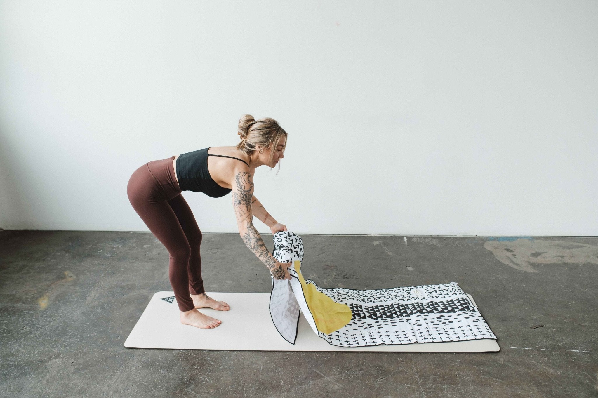 Yoga Towel | Non Slip Silicon Nubs | Absorbent Microfiber | White Black | Yune Yoga | The Jagger Yune Yoga